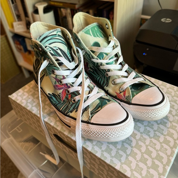 Women’s Chuck Taylor All Star Tropical Print High Top - Picture 3 of 5